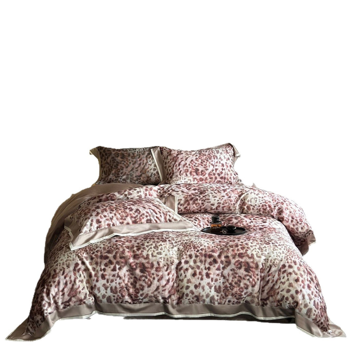 Cotton Sateen Bedding Set with Delicate Leopard Print and Contrast Piping