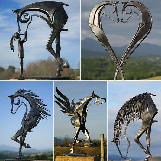 Niropi | Kiss Horse Sculpture