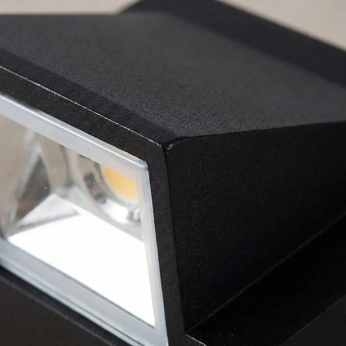 Niropi | Sconcera IP65-Rated Outdoor Wall Sconce