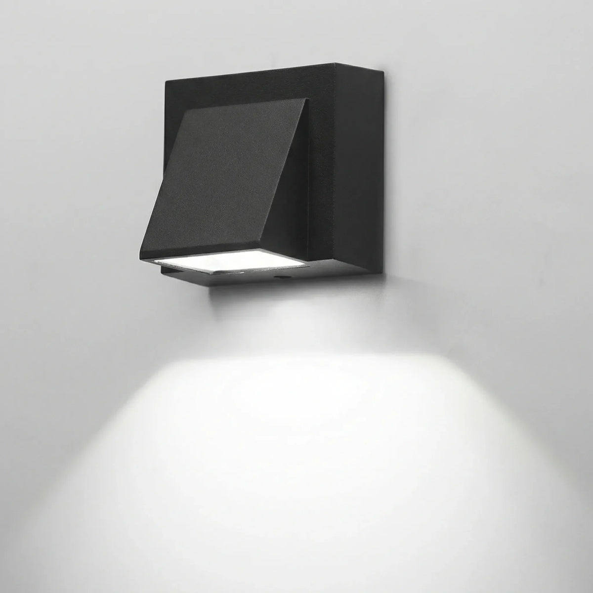 Niropi | Sconcera IP65-Rated Outdoor Wall Sconce