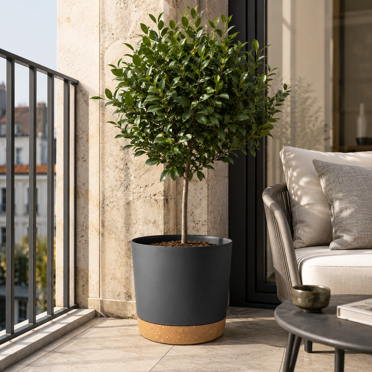 Niropi | Verdara Large Lightweight Pot With Drainage Holes