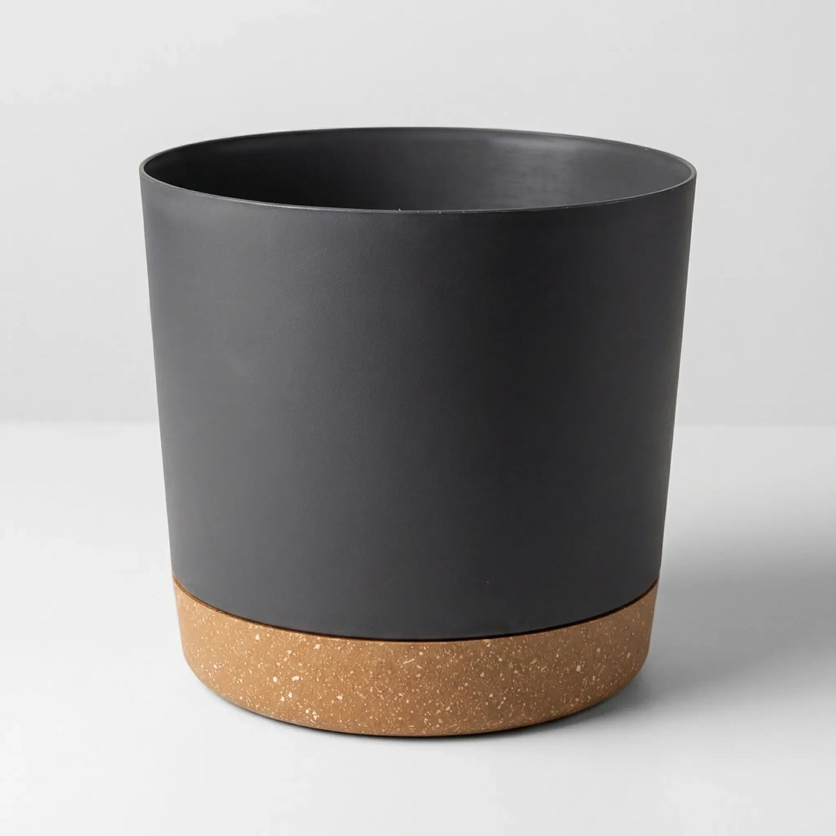 Niropi | Verdara Large Lightweight Pot With Drainage Holes