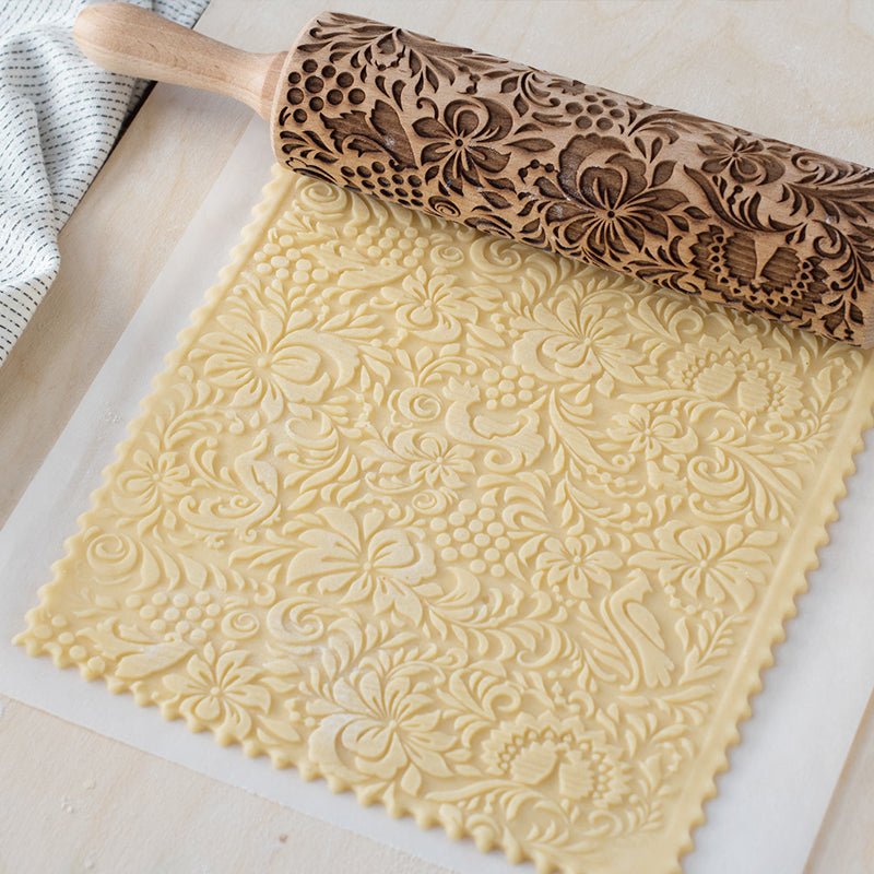 Embossed Wooden Rolling Pin for Christmas Cookies and Pastries