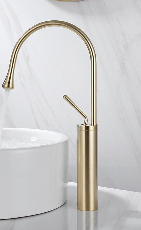 StreamSwirl | Elegant Rotating Faucet