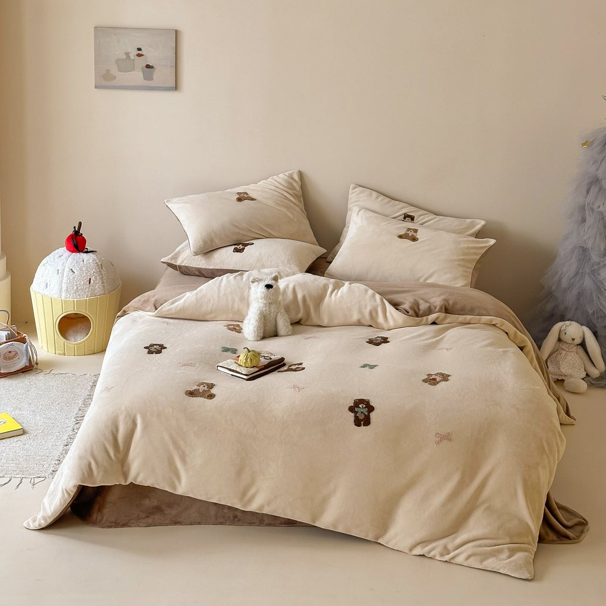 Velour Bedding Set with Embroidered Teddy Appliqués