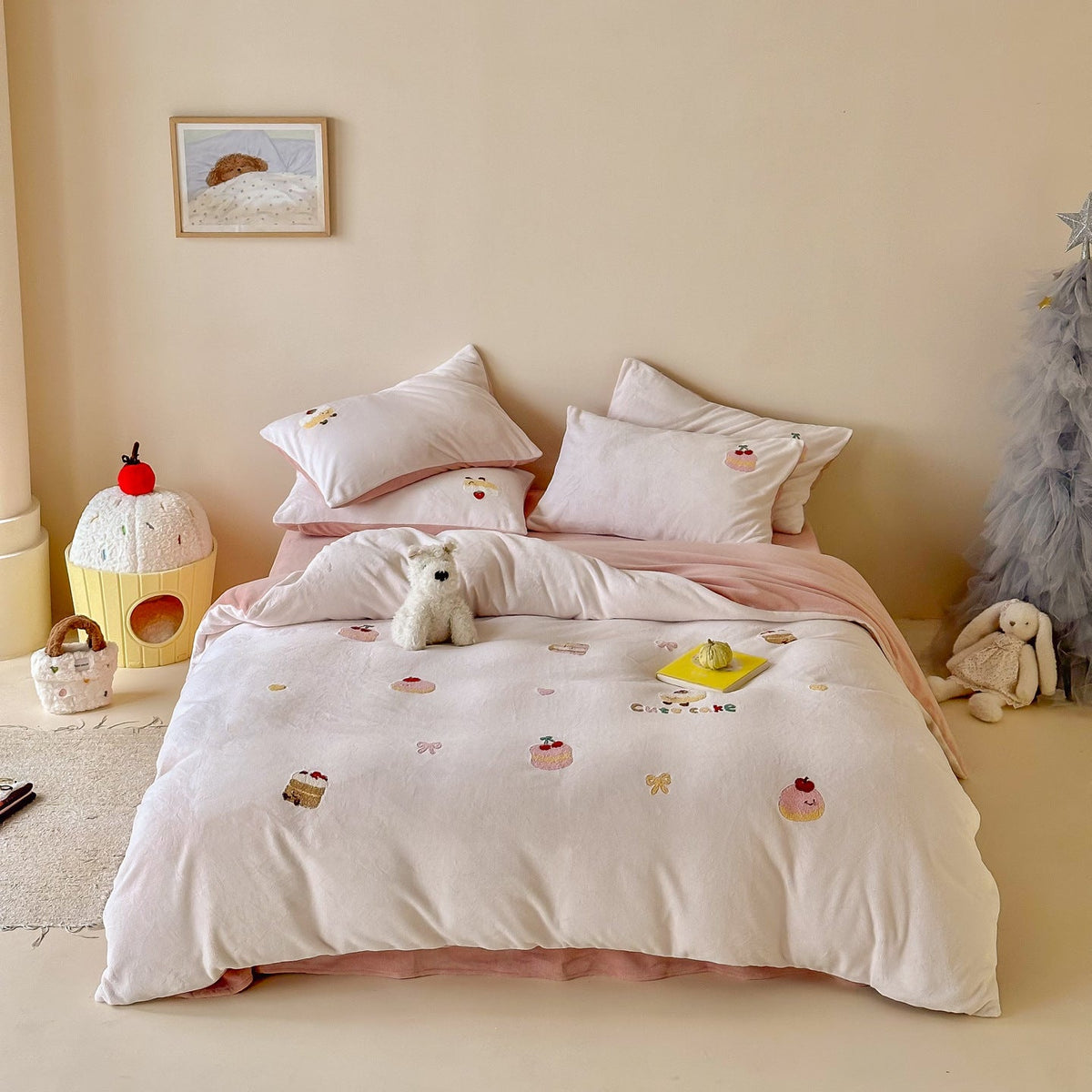 Velour Bedding Set with Embroidered Teddy Appliqués