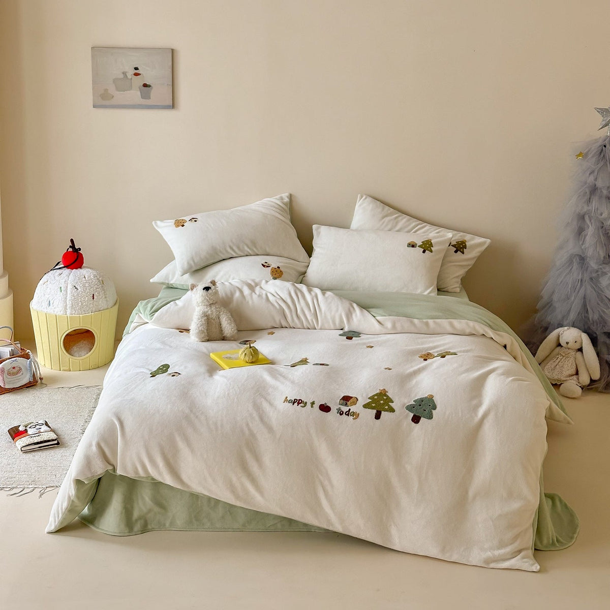 Velour Bedding Set with Embroidered Teddy Appliqués